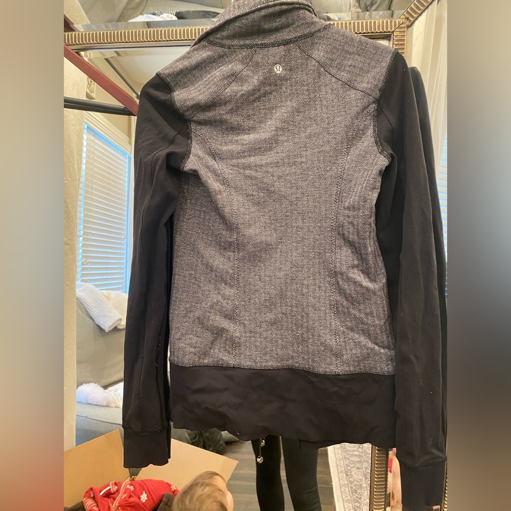 Lululemon Grey Herringbone Pattern Track Jacket- … - image 5